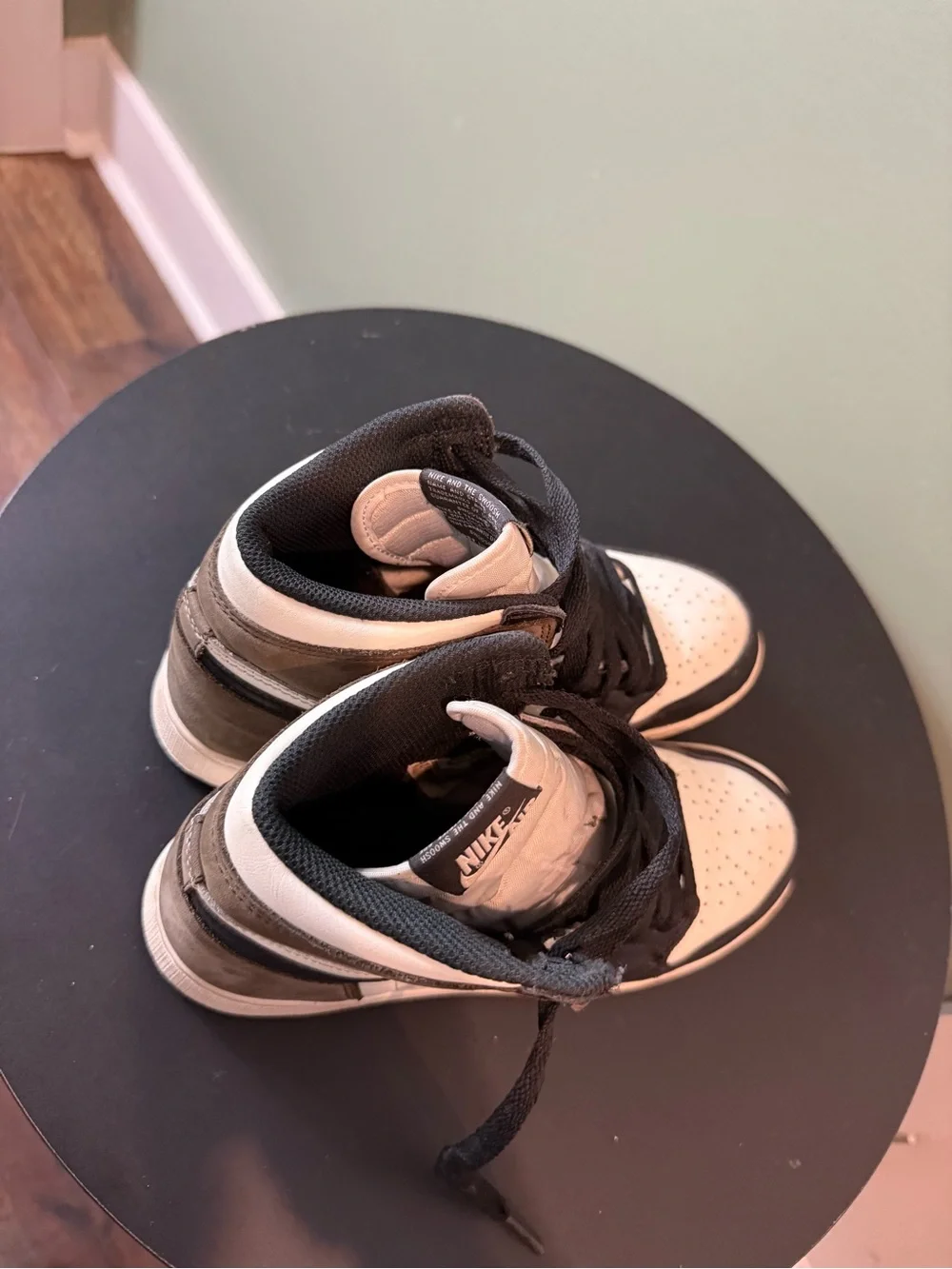 Nike Air Jordan 1 Mid youth Sneakers in Brown and Cream